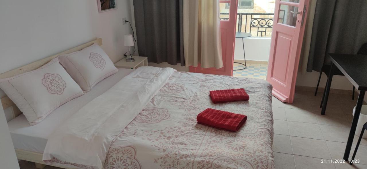 Guesthouse Comfy - Separate Rooms In The Apartment For A Relaxing Holiday Haifa Exteriör bild