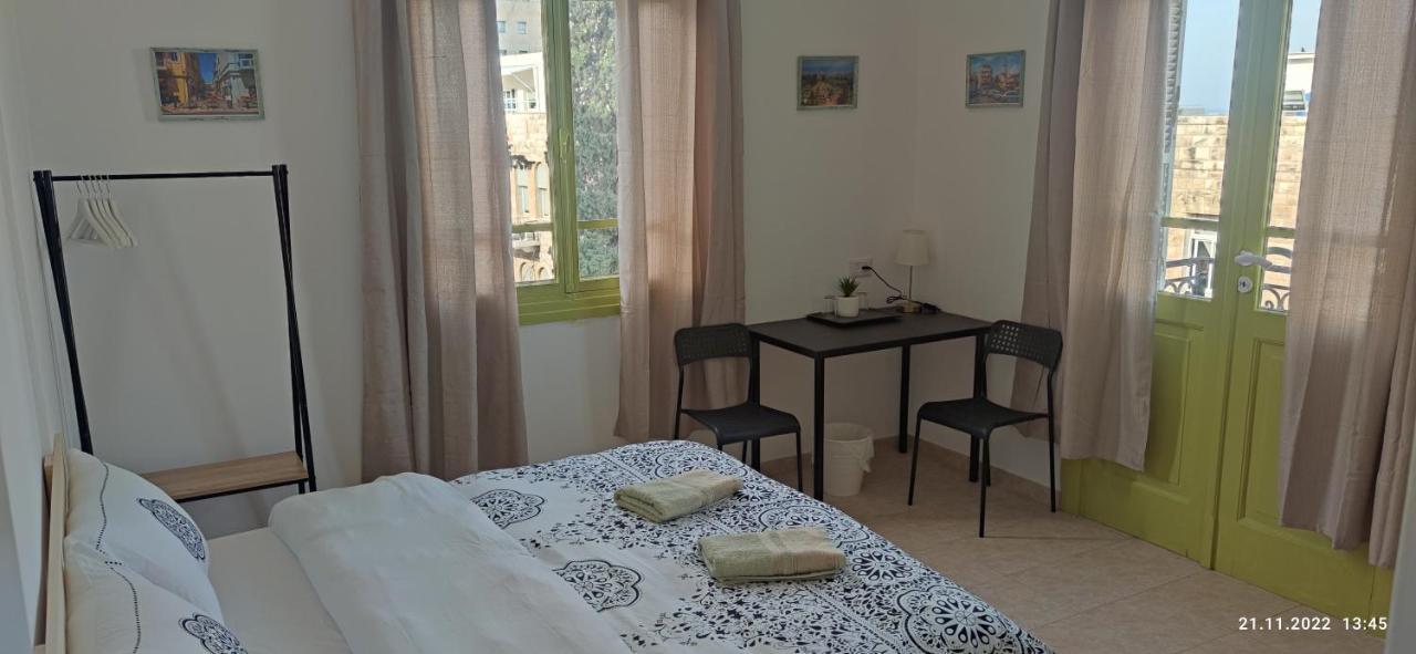 Guesthouse Comfy - Separate Rooms In The Apartment For A Relaxing Holiday Haifa Exteriör bild
